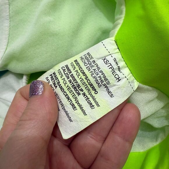 Under Armour women’s XS Yellow Vibrant Athletic Shorts - Picture 4 of 4